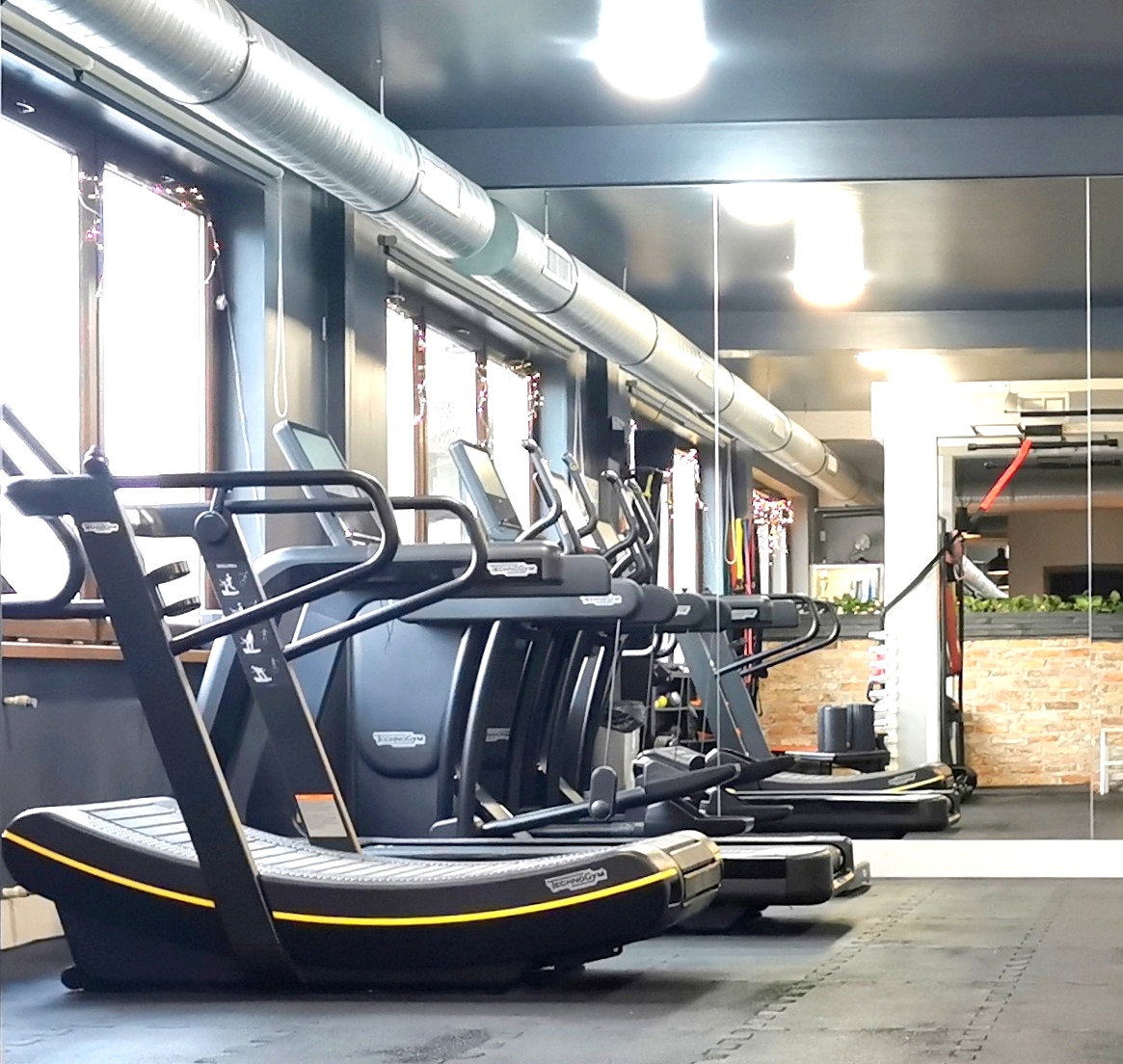 Bieżnia SKILLMILL – biegaj i trenuj bezpiecznie
